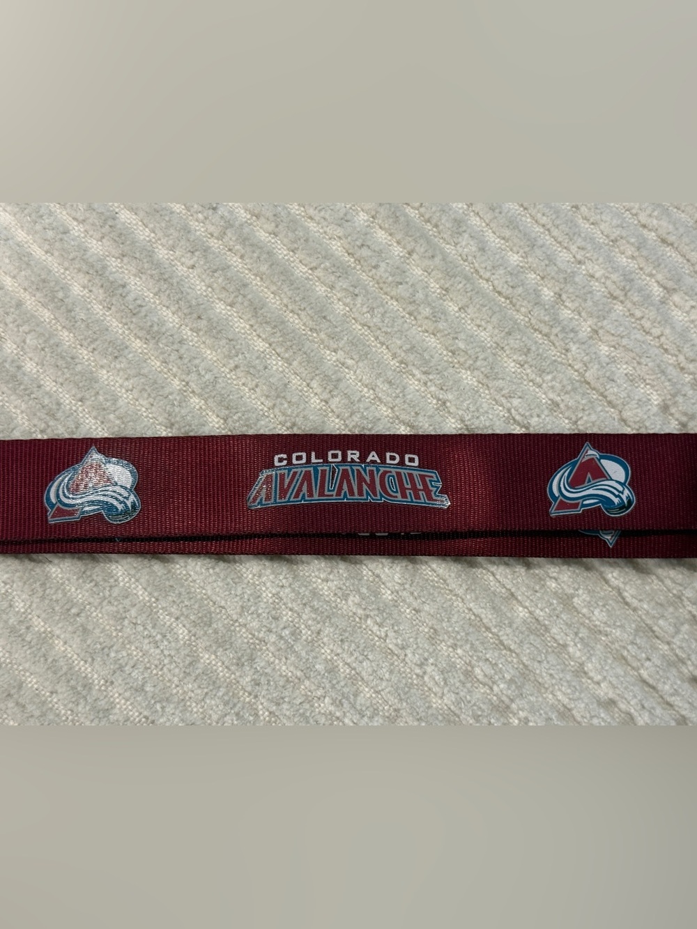 Colorado Avalanche NHL Breakaway Lanyard Keychain ID Badge Holder Detachable - Picture 4 of 5